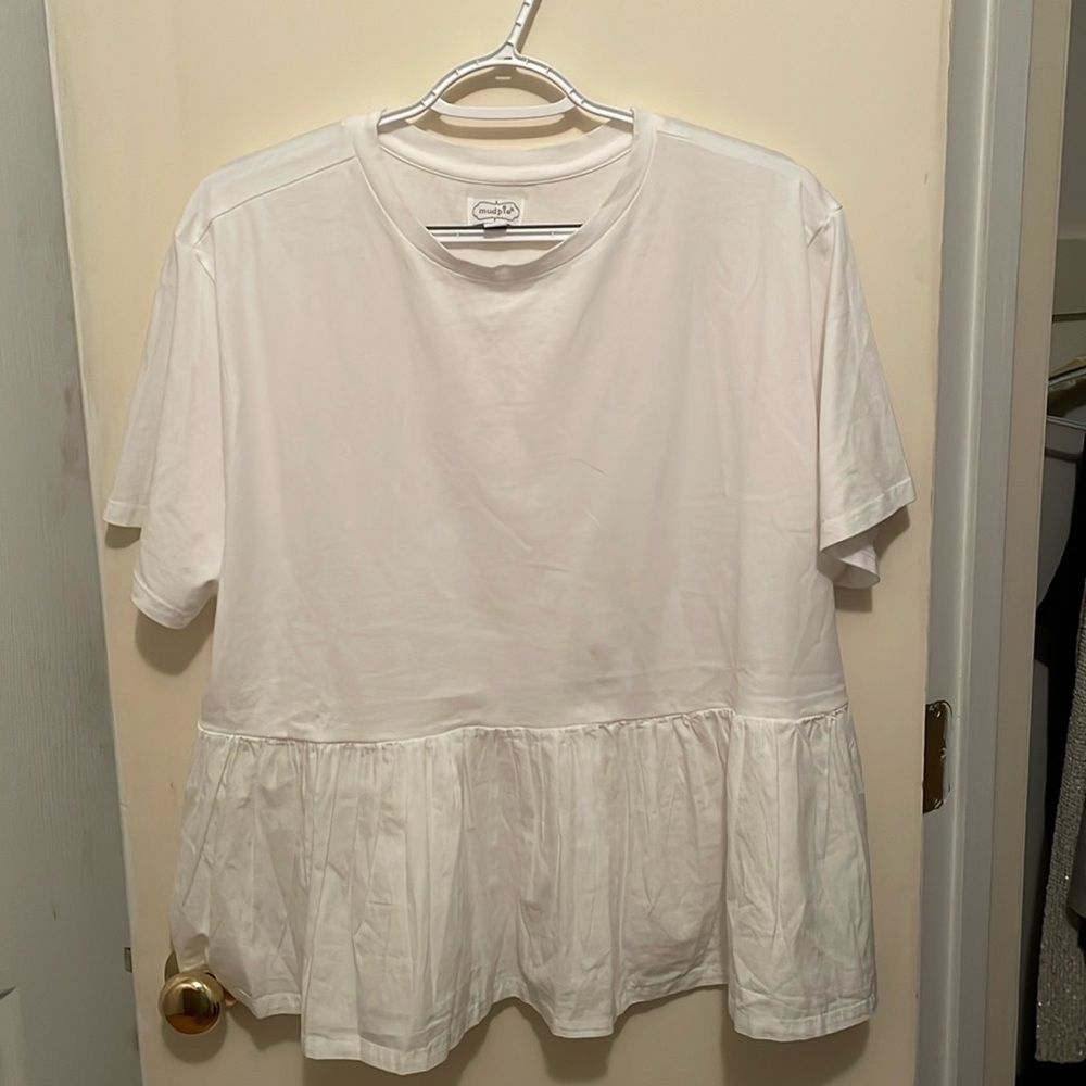 Mudpie, White cotton t shirt, size medium, peplum bottom. Never worn.